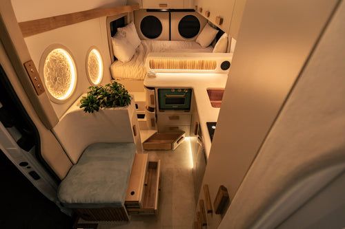 Luna interior — lived-in moment